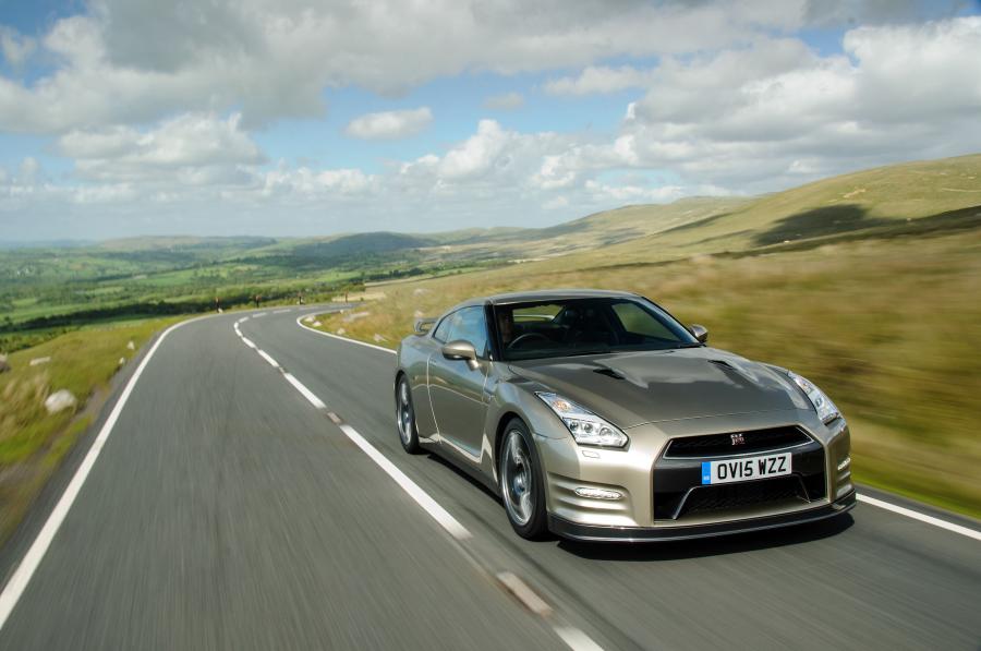  Nissan GT-R 45th Anniversary 2015 года  (UK) (фото 8 из 38)